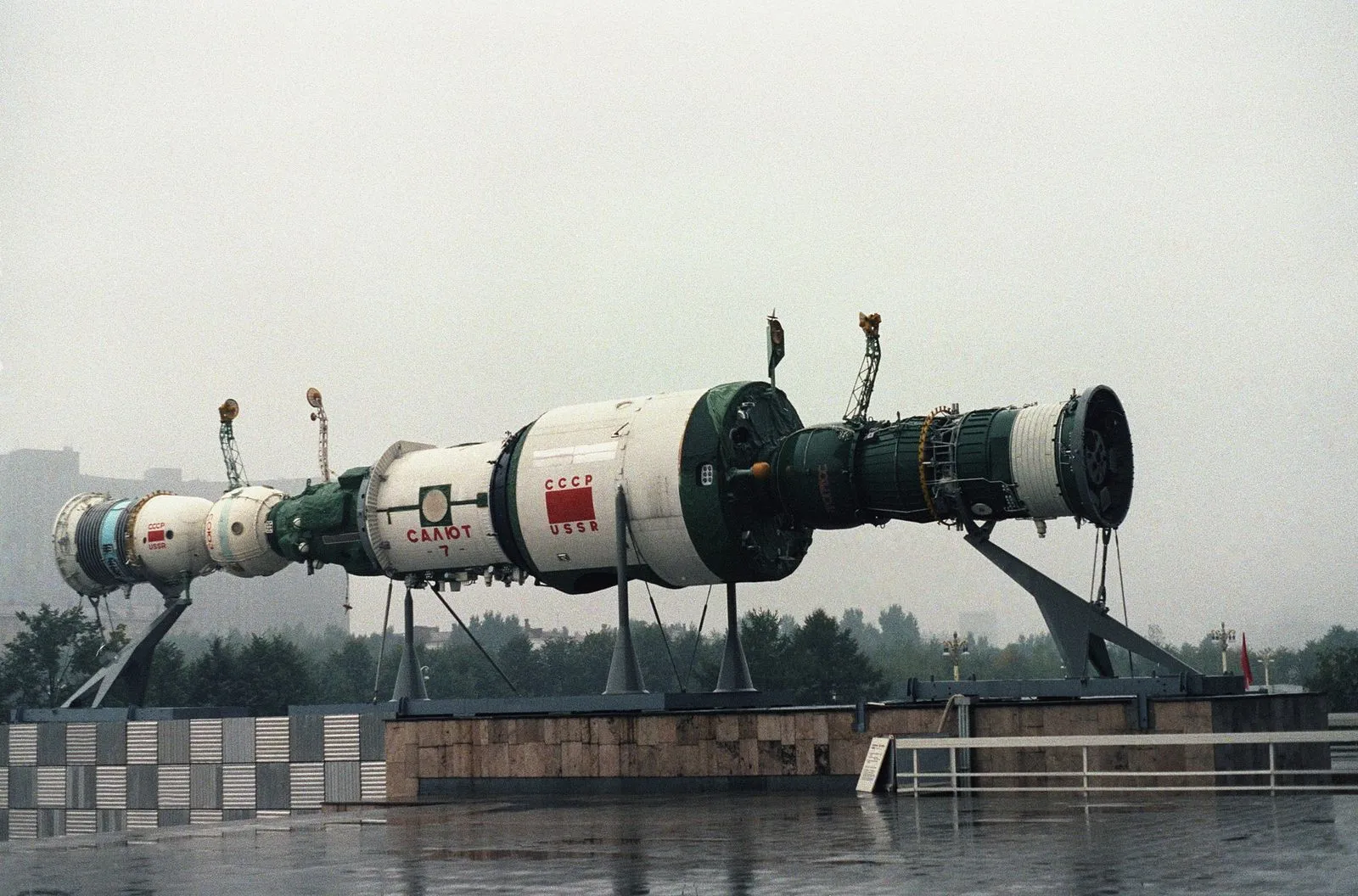 A full-scale Salyut with a Soyuz ferry docked. The station-plus-ferry-plus-freighter pattern that Salyut worked out over seven stations is, essentially unchanged, how Mir and then the International Space Station have been operated ever since.